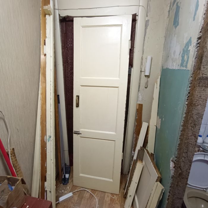 Даром на дрова демонтированная дверь