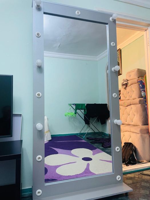 Зеркало с лампочками