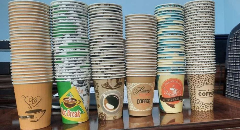 Бумажный одноразовый стакан