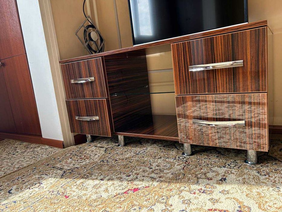 Продаётся тумба для телевизора