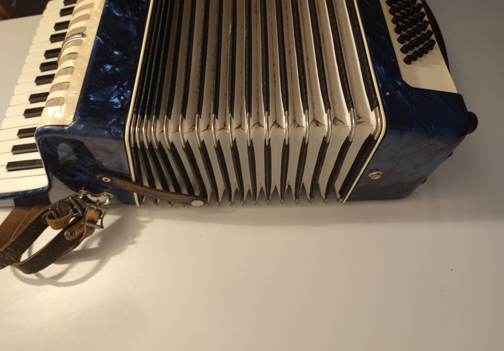 Acordeon nemtesc Firotti 60 basi