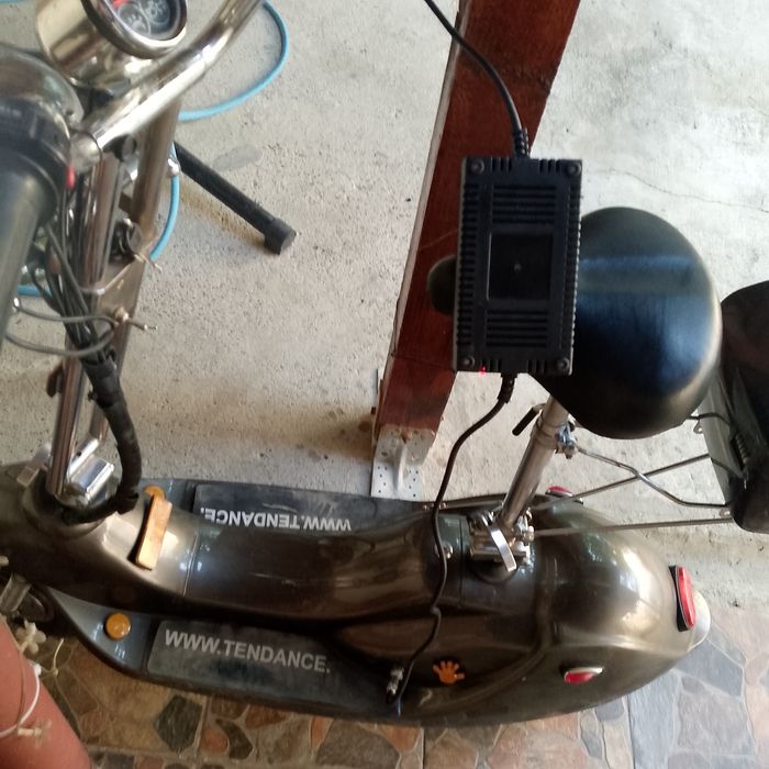 Trotineta electrica cu sa