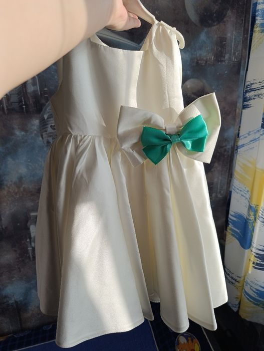 Платье белое атласное