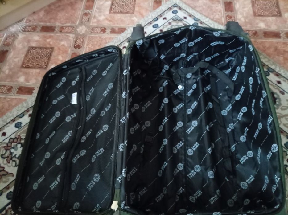 Чемодан большой новый