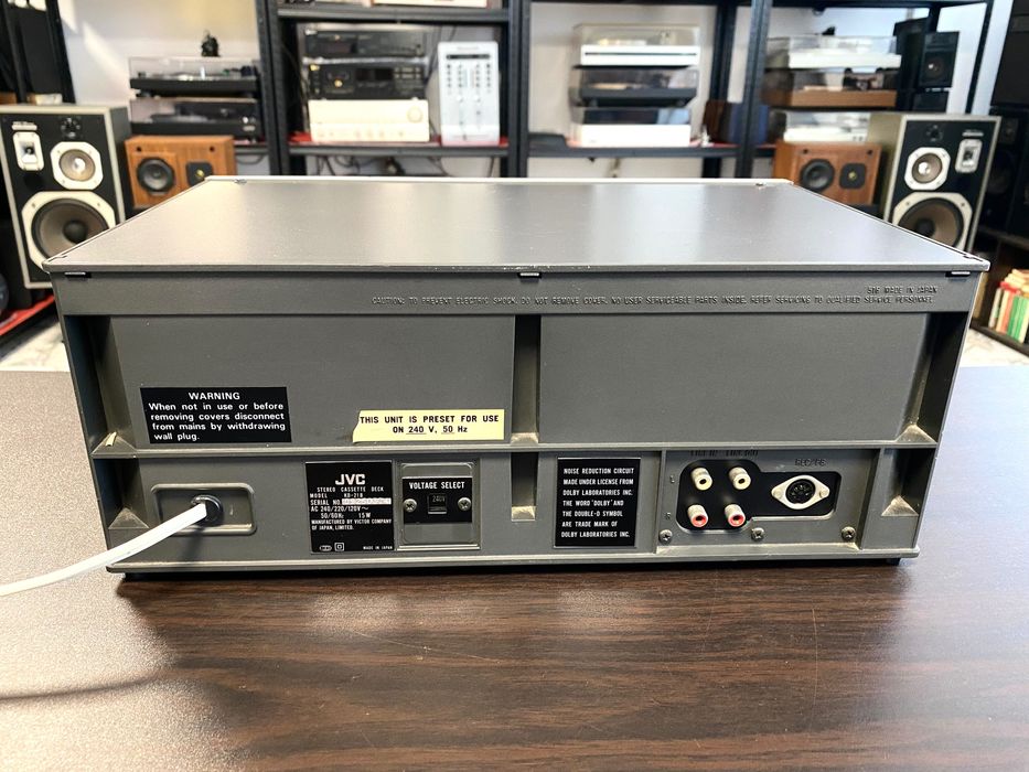 Чудесен касетен дек JVC