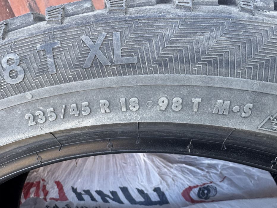 Зимняя резина 235/45/18 Gislaved