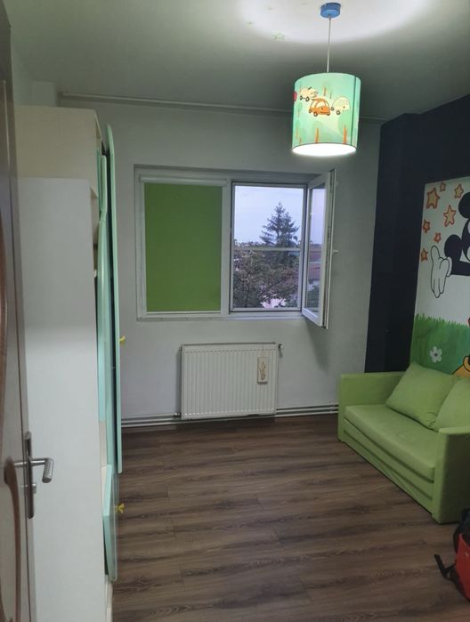 Apartament spatios 4 camere Micălaca - zona Miorița
