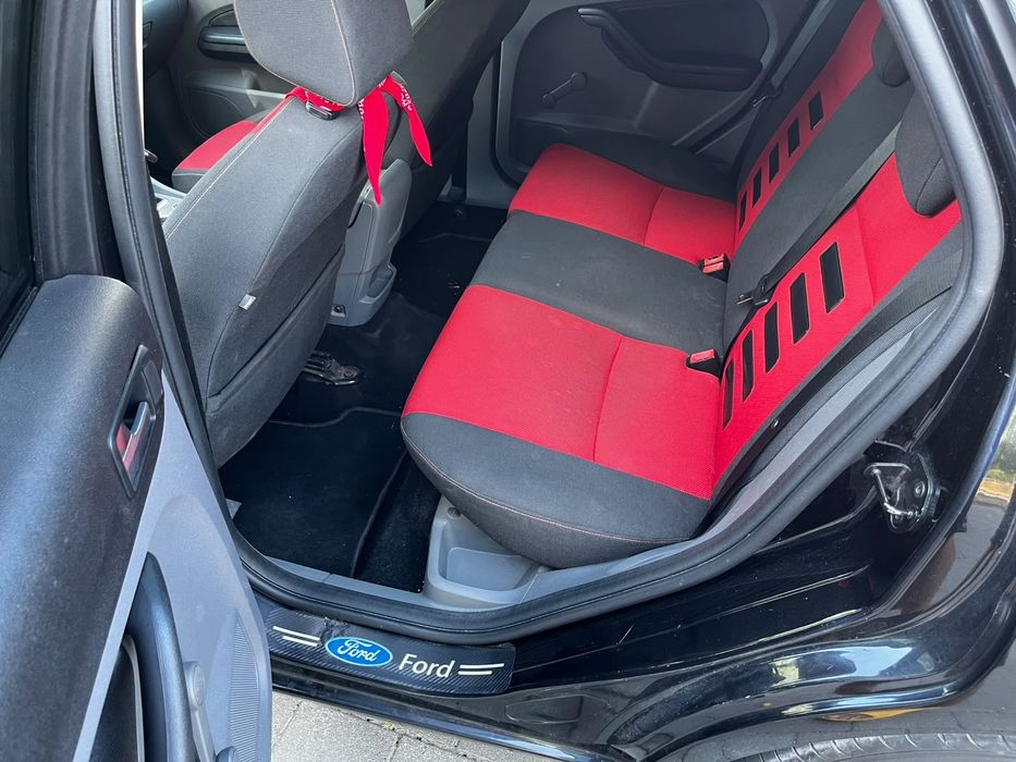 Vând ford focus  1.6 benzină