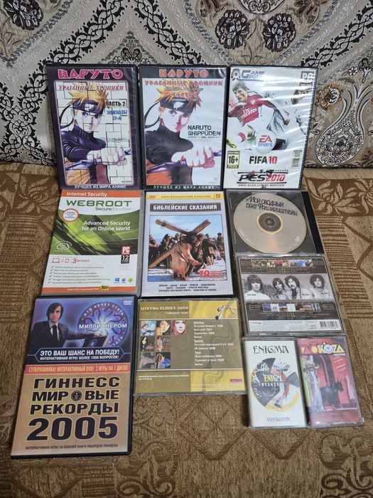 Видео кассеты и диски с фильмами