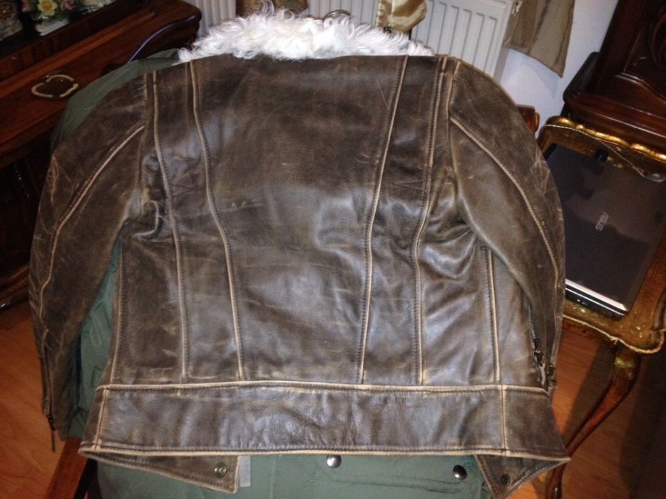 Vand geaca de piele Gant de femei!