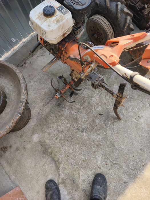 Vând motosapă Ruris