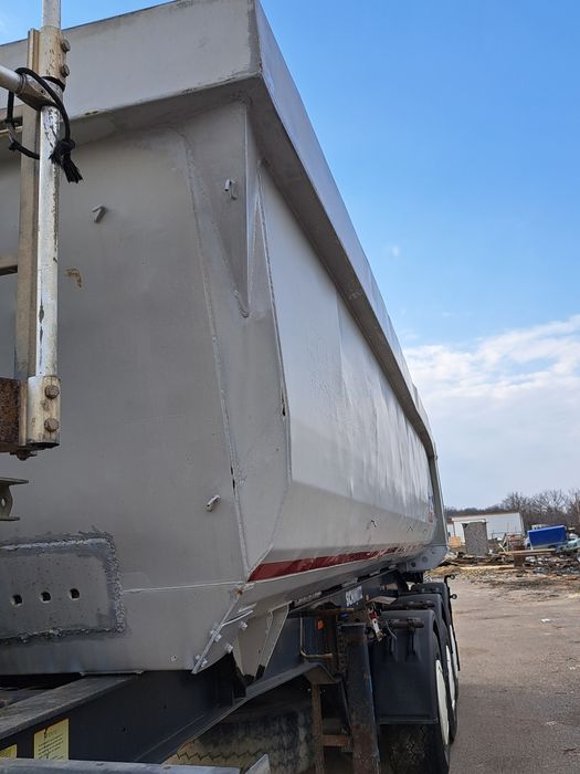 Semiremorca basculabila