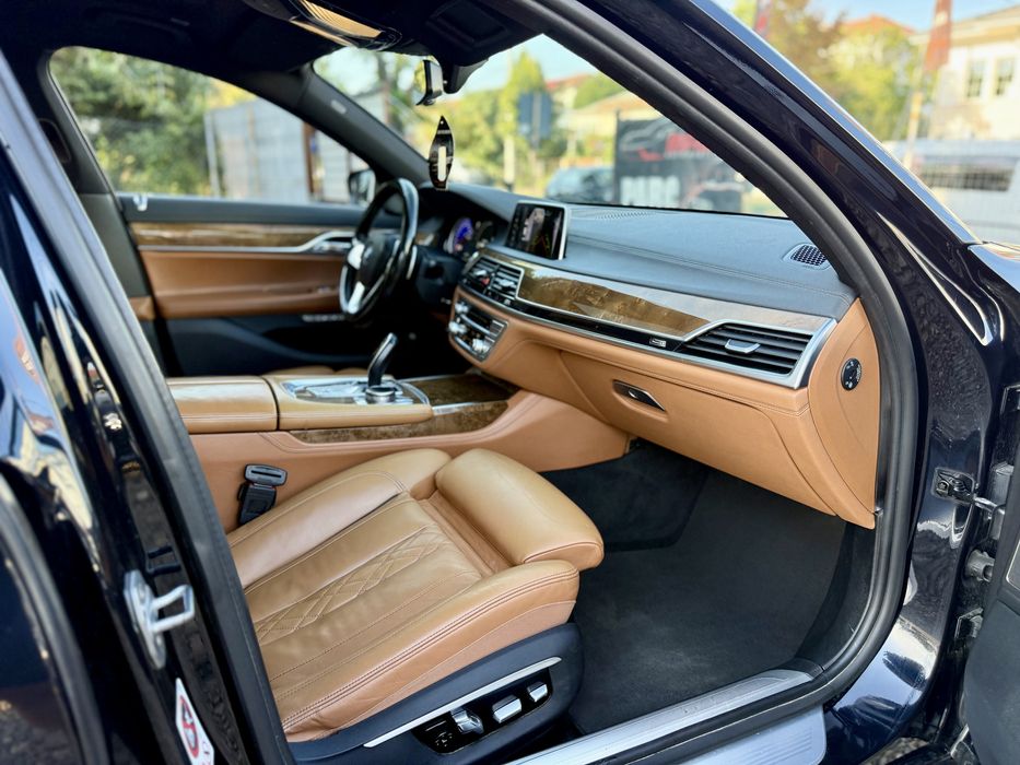 • Bmw Seria 7 G11 730d Xdrive / 2016 / M Packet / Variante Auto +/-