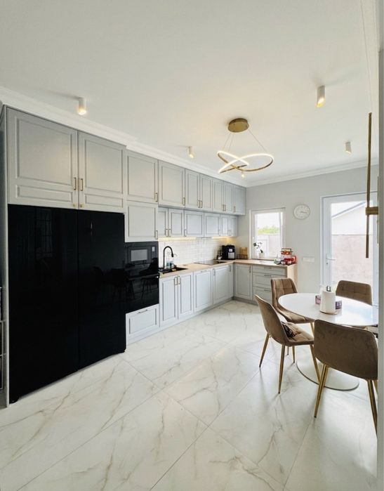Casă individuală de lux cu 7 camere + Spațiu Comercial