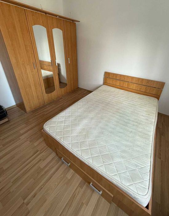 Sifonier cu 4 usi si Oglinda; Dulap 1,80 cu rafturi si bara de umeras