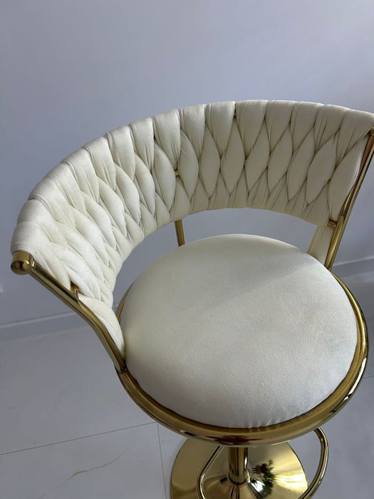 Vand patru scaune noi