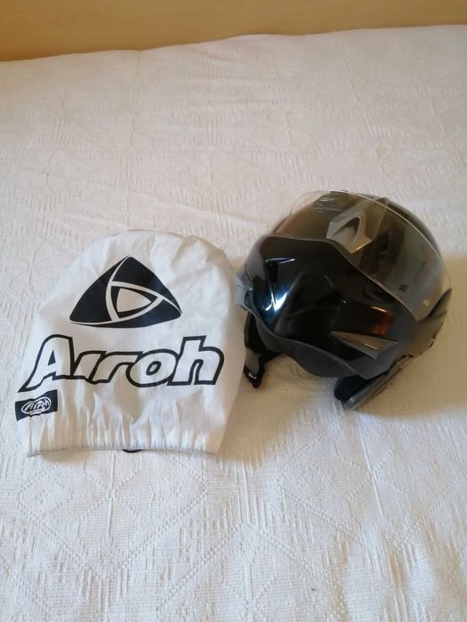 Мото каска Airoh.