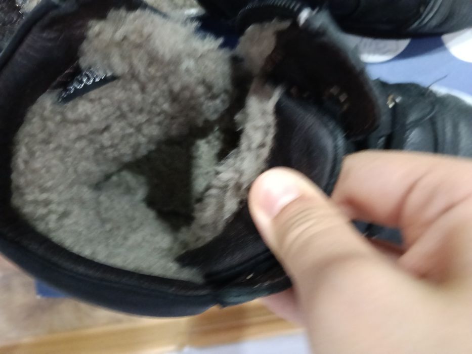 Продам обувь состоянии среднее