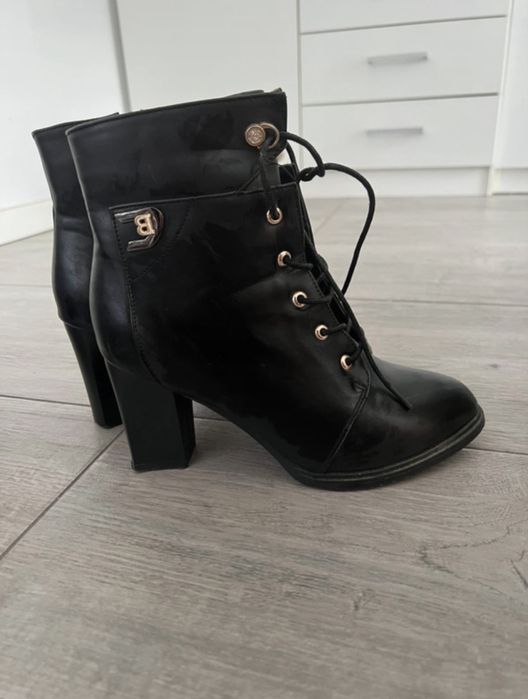 Botine imblanite de iarna