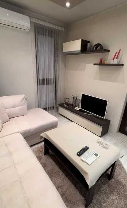 Дава се под наем Двустаен апартамент в София, Витоша - 70 кв.м за 750 € - Снимка #1