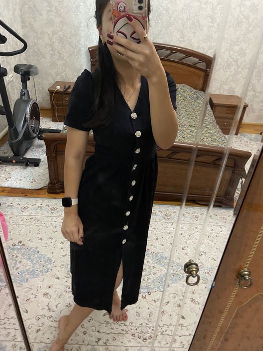 Платье черная очень красиво смотрится