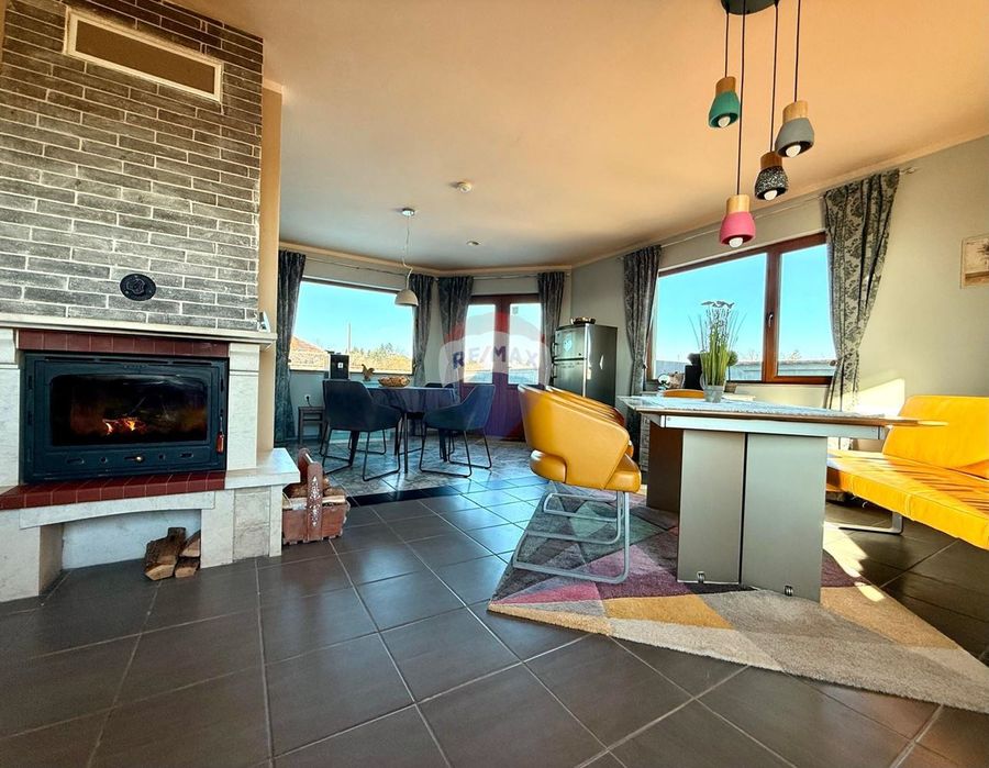 Самостоятелна къща с три спални, двор и камина за продажба, Балчик, Я