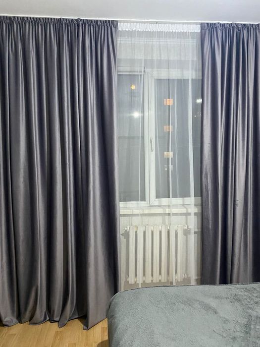 Серые затемняющие шторы