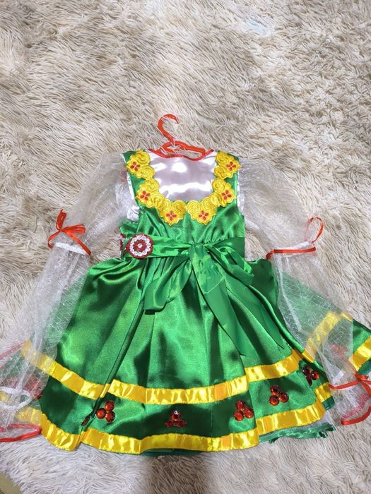 Продаются костюмы для девочек.