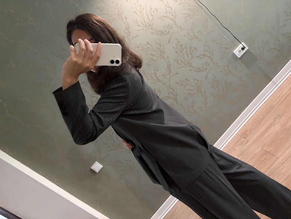 Продам деловой костюм Zara на M-L