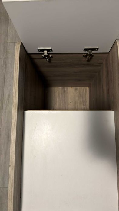 Продавам скрин/шкаф