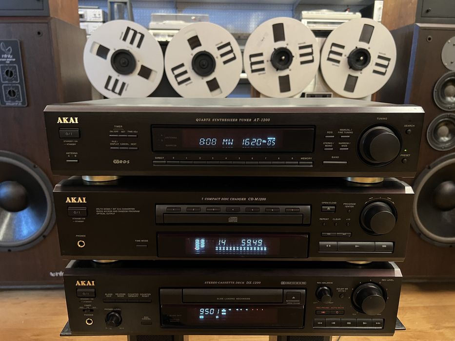 Deck/Casetofon AKAI DX-1200, CD-Player AKAI CD-M1200 cu 7 CD-uri, Tuner/Radio AKAI AT-1200