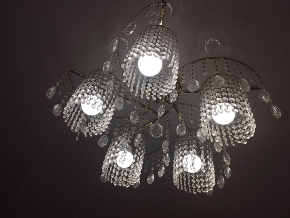 Люстра. Очень отличным состоянии!