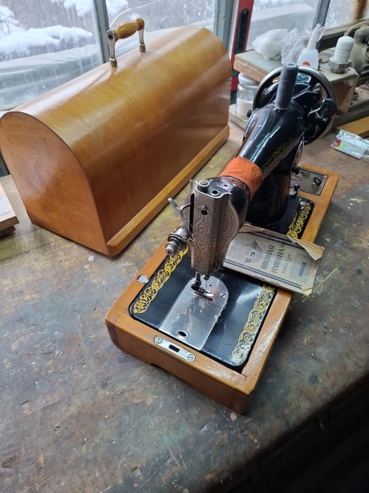 Швейная машина в хорошем состояние