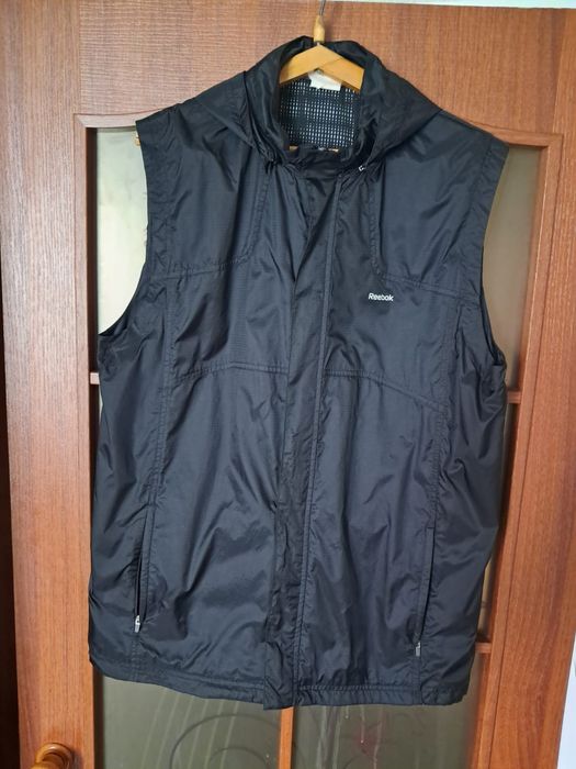 Продам безрукавку Reebok