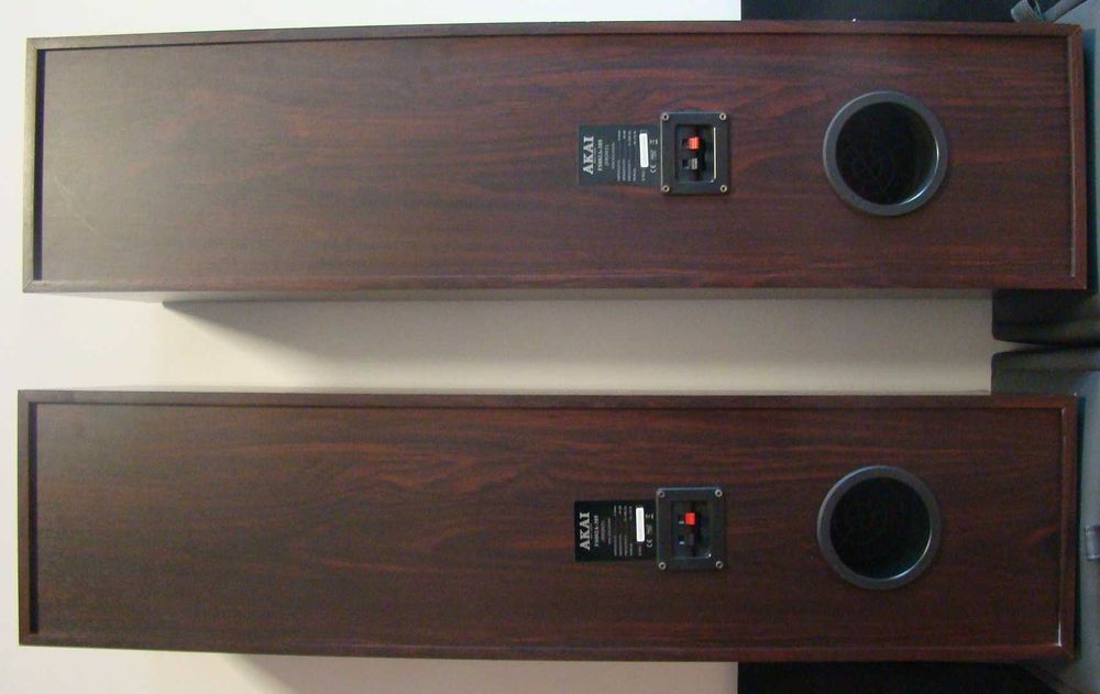 Boxe Akai pentru podea