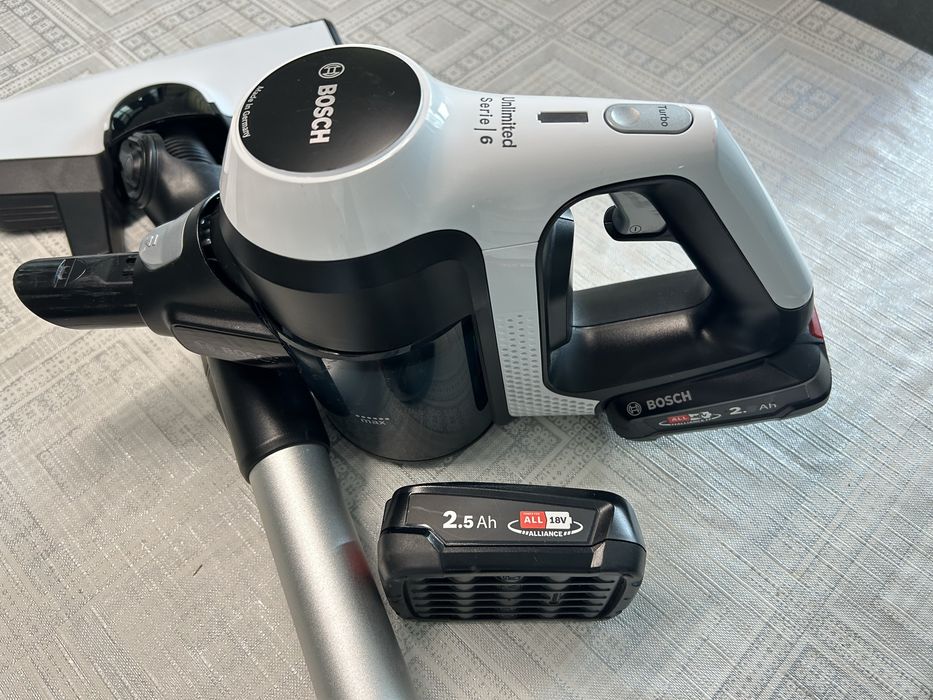 Aspirator vertical fără fir Bosch Unlimited Serie 6 – 2 baterii Bosch 18V