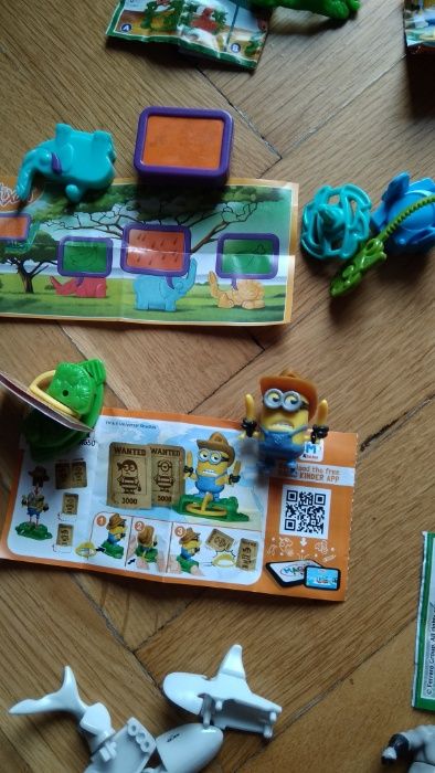 Колекция от kinder играчки за 25лв.
