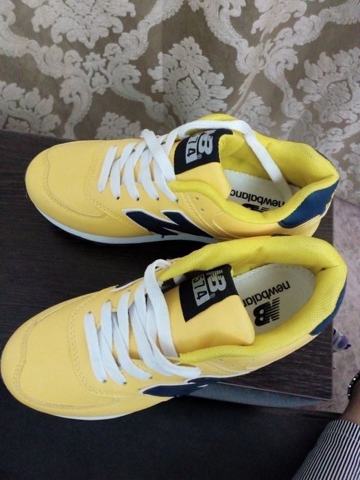 Продам новые кроссовки