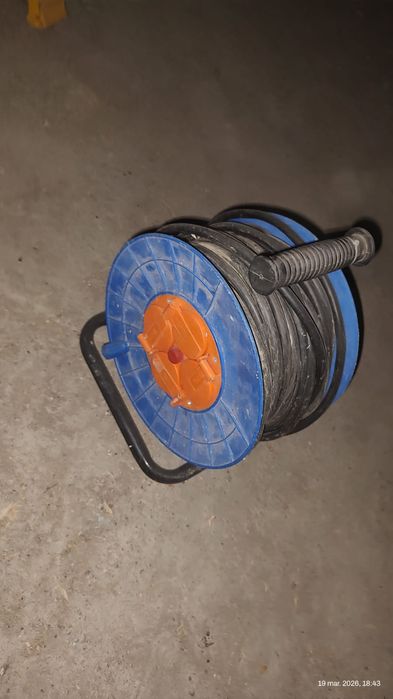 Vând  2 role cablu 50 m fiecare