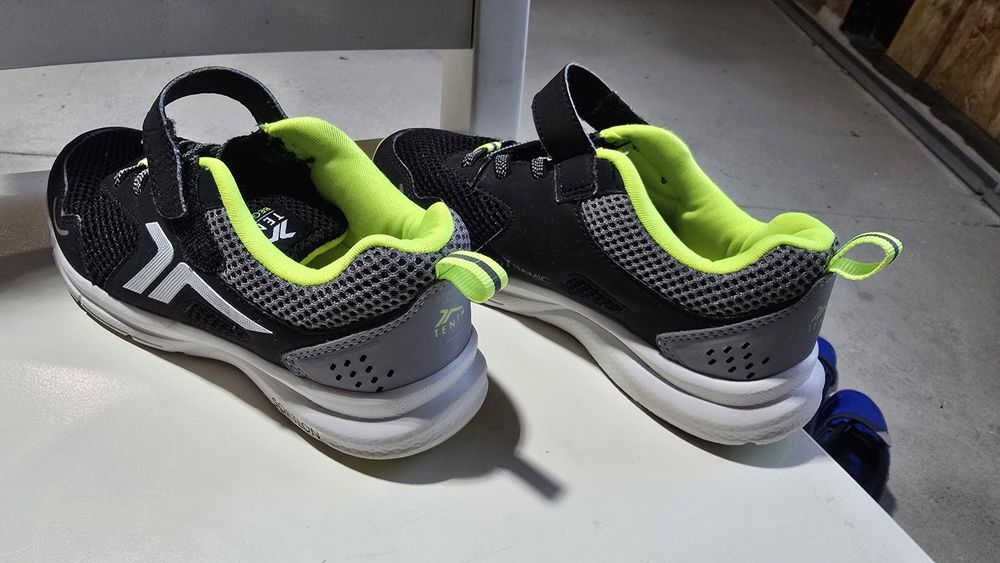 Vand adidasi numarul 33