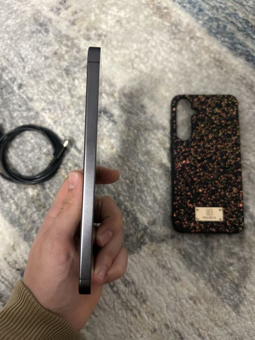 (Galaxy S24+) с кълъф и кабел, чисто нов!