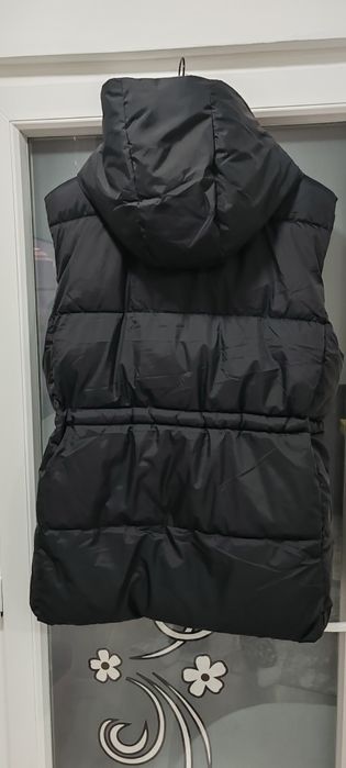 Vestă puffer matlasată cu glugă mărimea L
