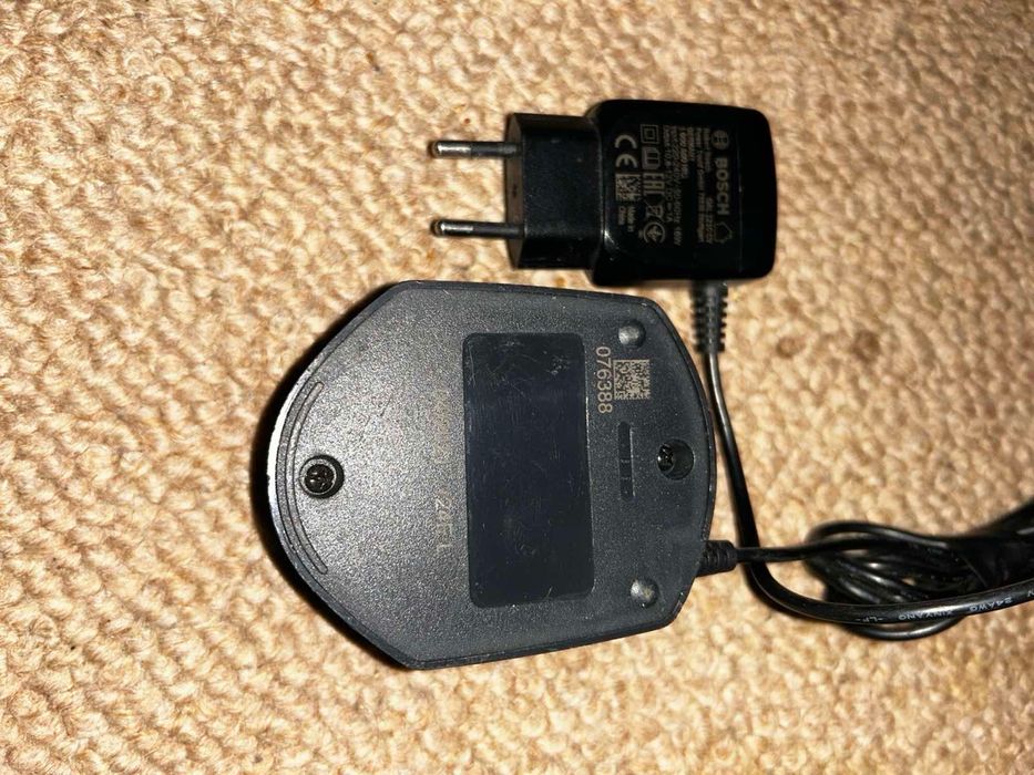 Ново зарядно устройство BOSCH за 10.8V и 12V