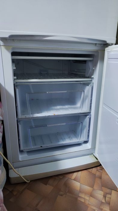 Холодильник Indesit