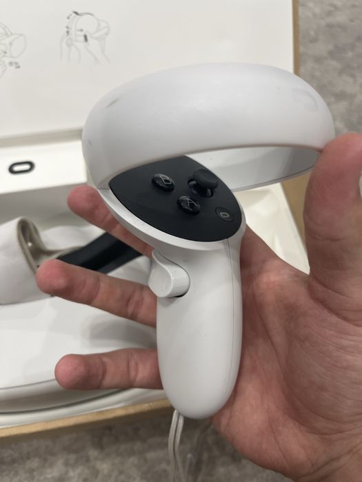 Срочно продам вр очки meta quest 2