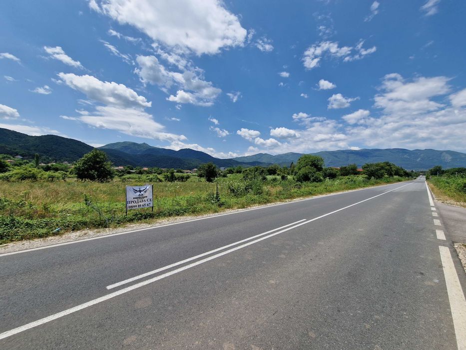 Продавам парцел УПИ 2350кв.м. на първа линия в с.Тополово