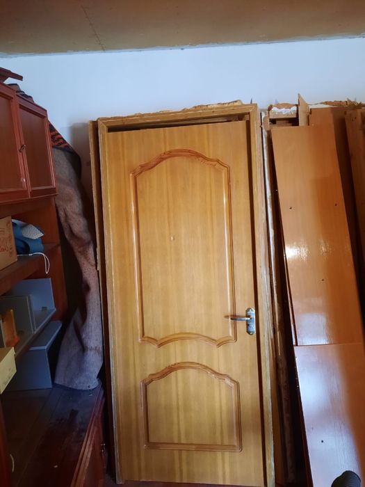 Дверь для дома.