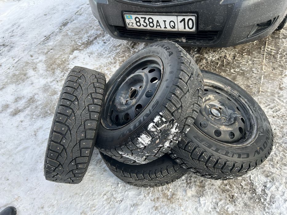 Продам Резину вместе с диском.