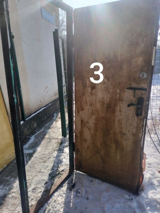 Продам 4 двери б/у ,ЧИТАТЬ ОПИСАНИЕ