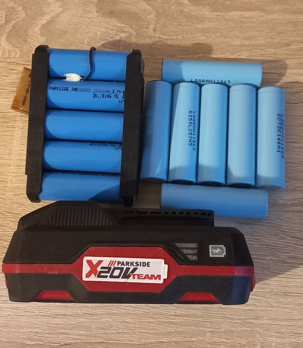 Inlocuiesc celule baterii li-ion